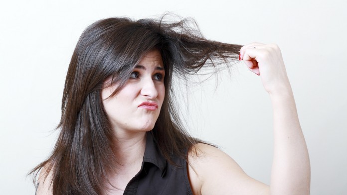 Traiter efficacement les cheveux gras : les solutions