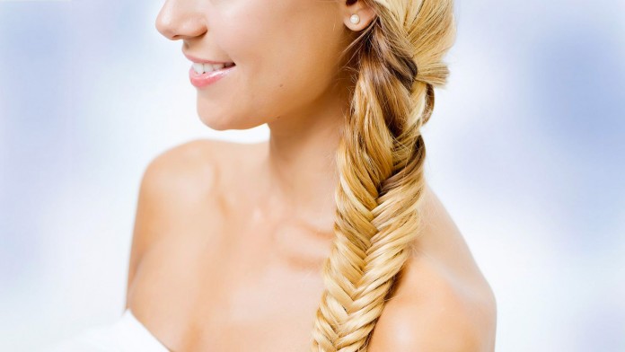 Comment faire simplement une tresse africaine sur le côté ?